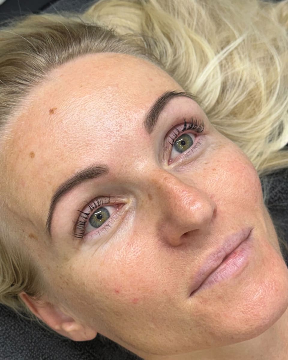 A client lying back after her lash lift and tint